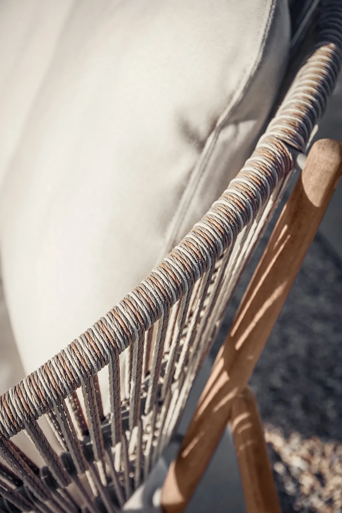 bora lounge chair detail 1