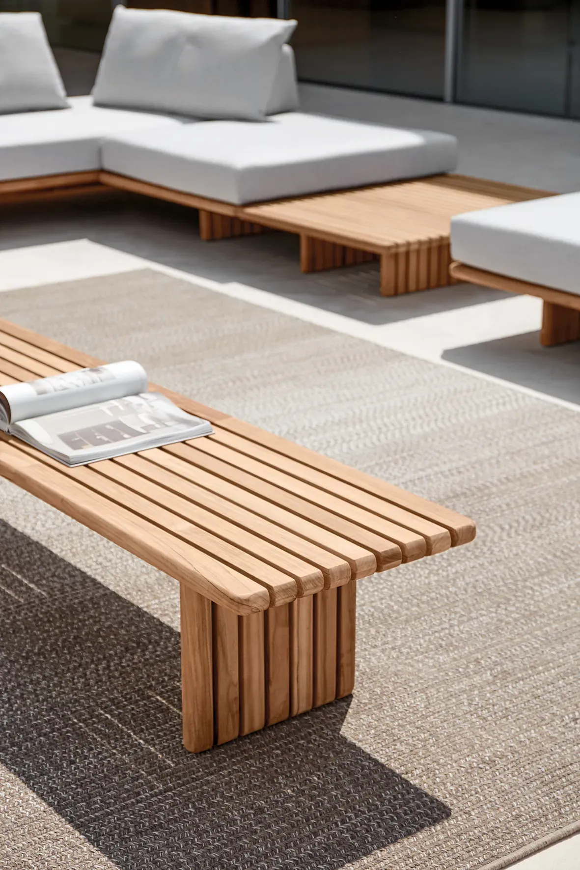 deck lounge detail 2