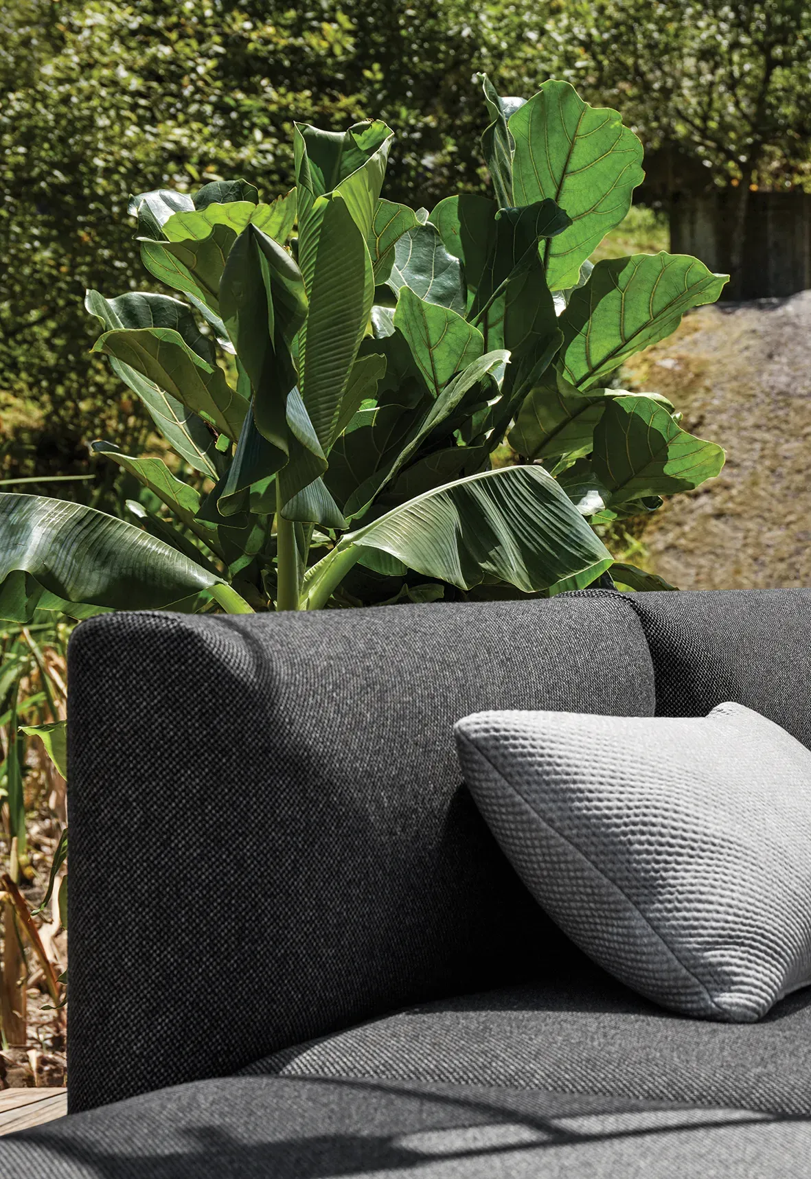 maya seating detail 1