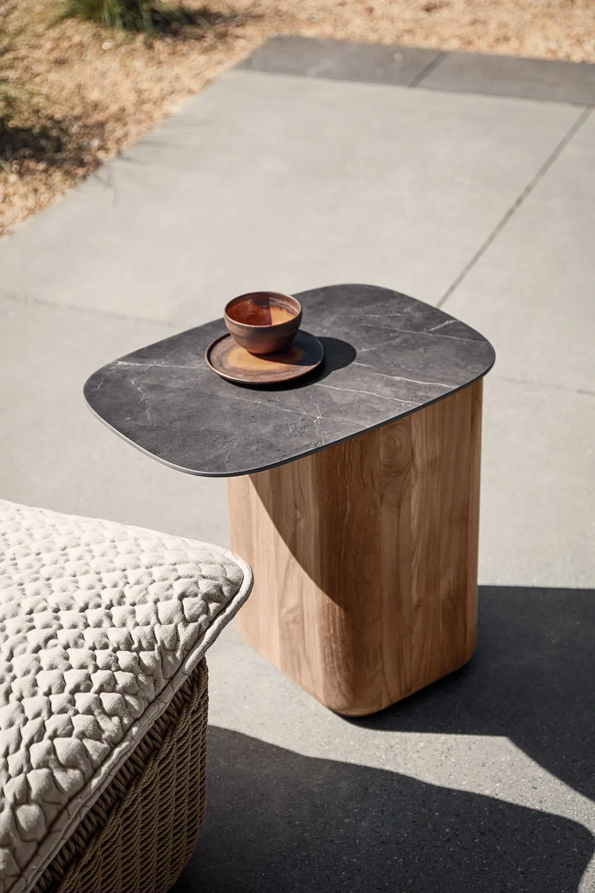 omada side table