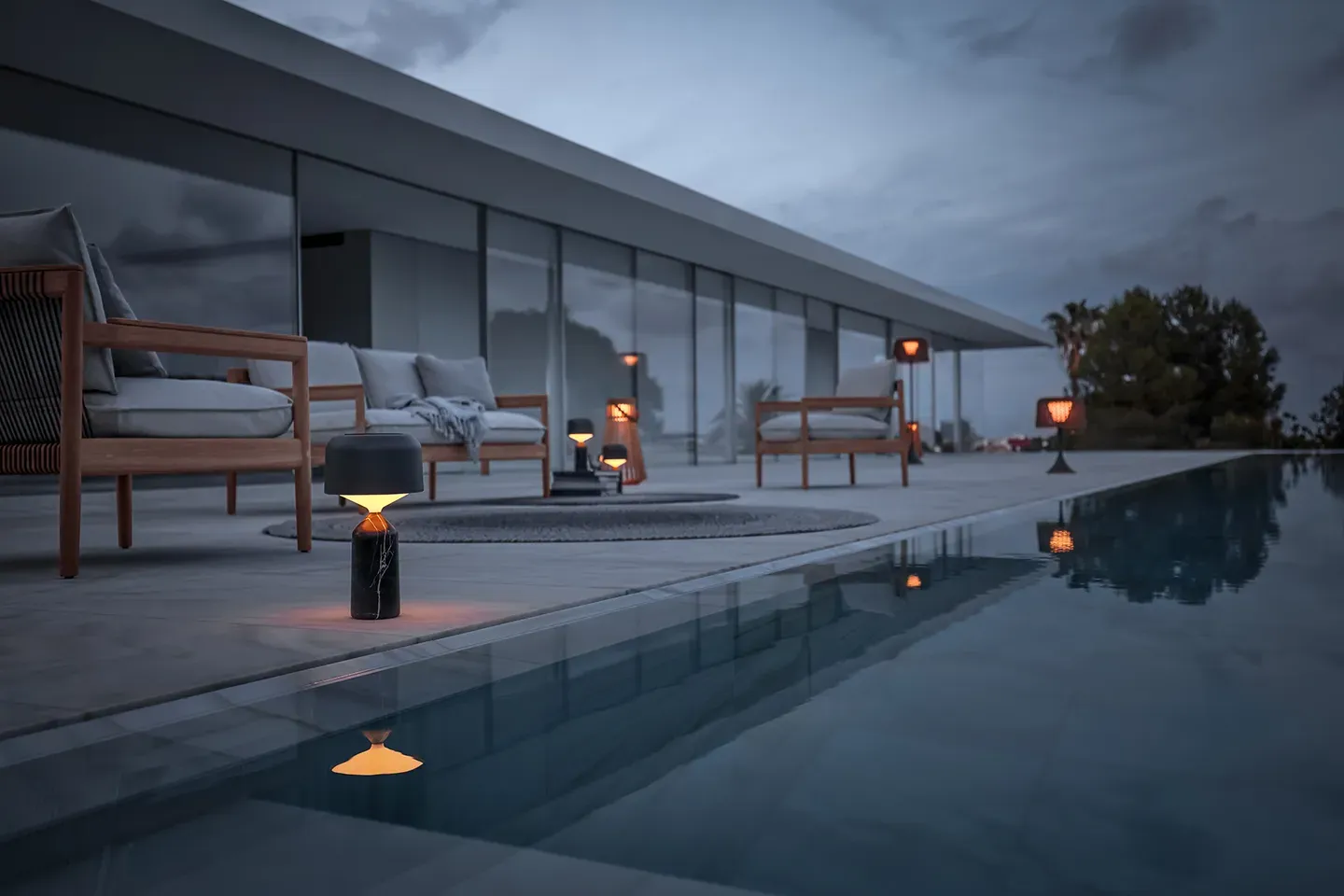 ambient pebble & saranac lounge