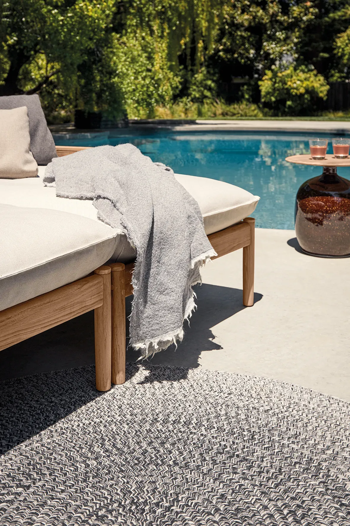 saranac chaise detail