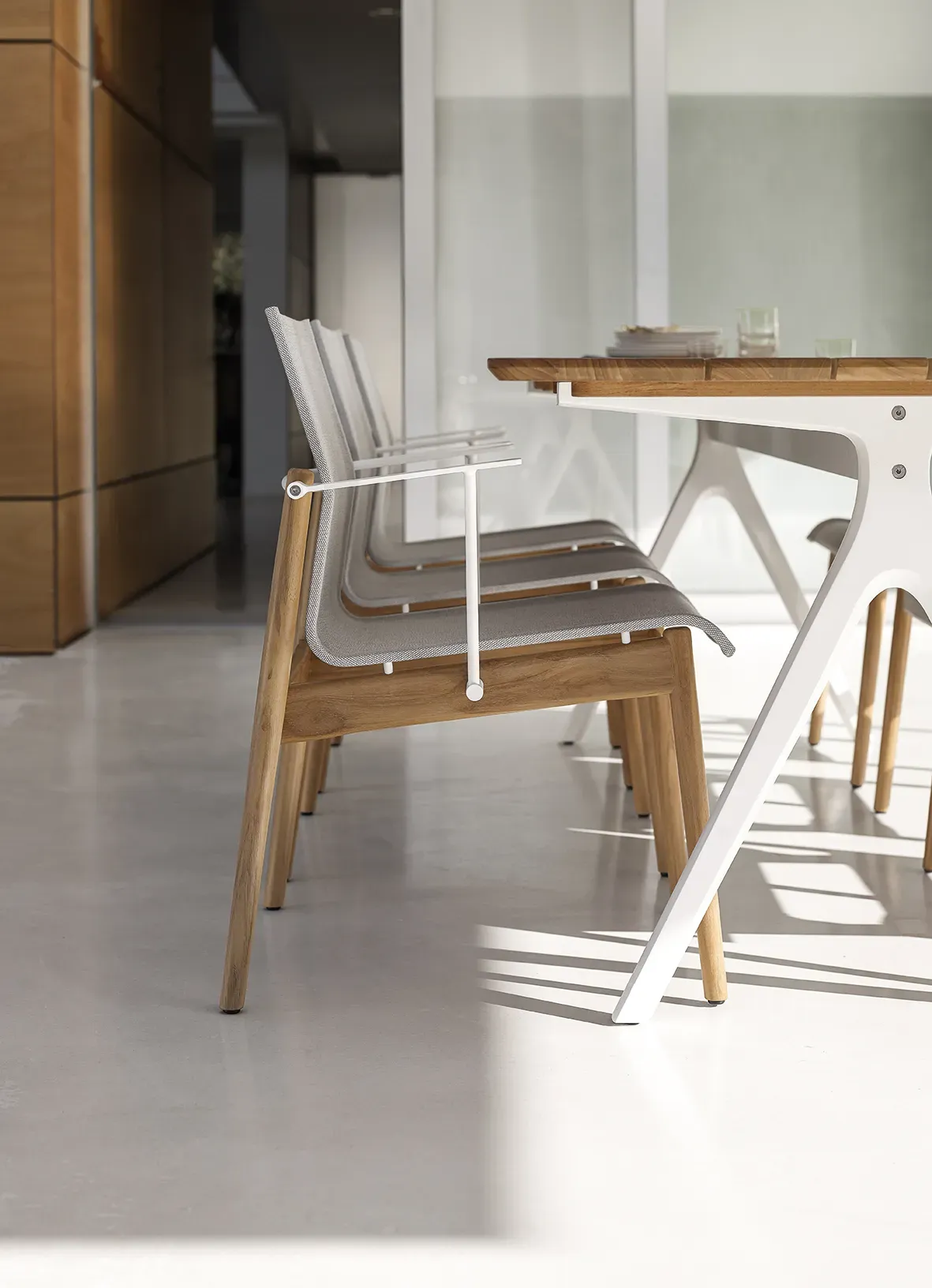 sway teak split dining detail 1