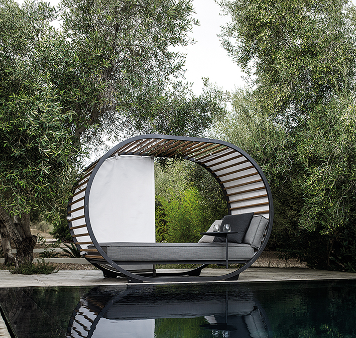 https://www.gloster.com/wp/wp-content/uploads/sites/3/2021/08/cradle-daybed-1-1.jpg